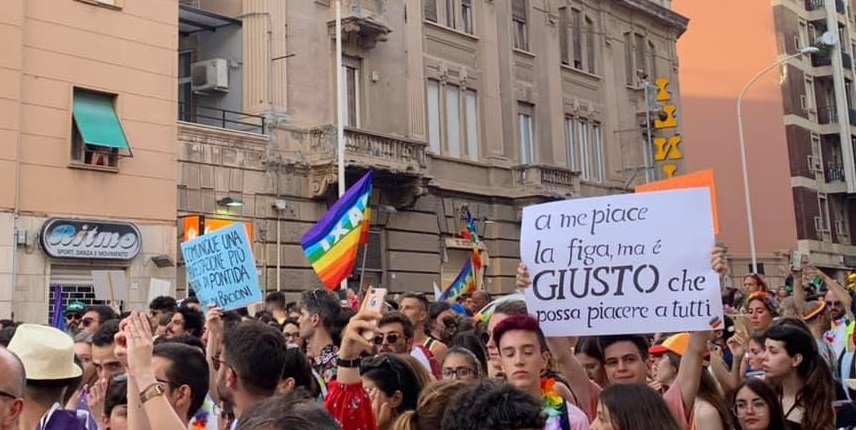 amepiacelaf Cartelli Belli dal Sardegna Pride a Cagliari: A me piace la F**a ma è giusto che possa piacere a tutti
