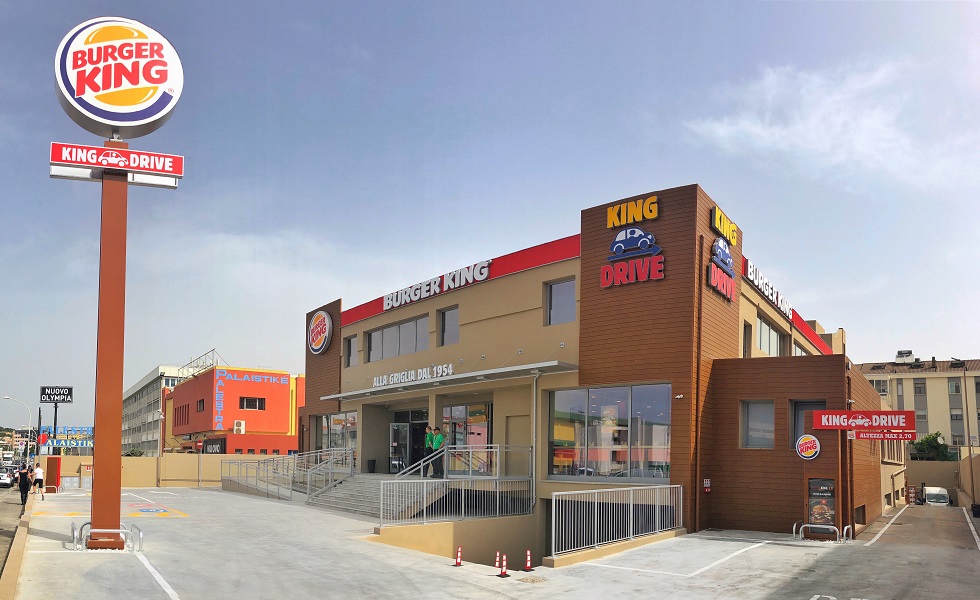 burgerkingca1 Burger King ha aperto a Cagliari in Via Calamattia creando 35 nuovi posti di lavoro