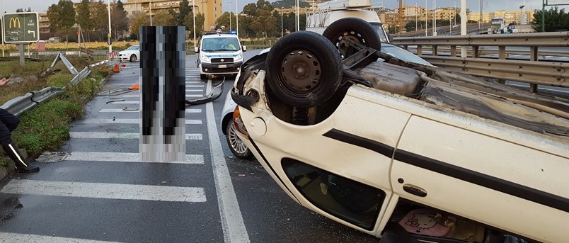 valenz2 Soccorrono una donna e vengono urtati da un'altra auto. Incredibile incidente sull'Asse Mediano a Cagliari (Foto)